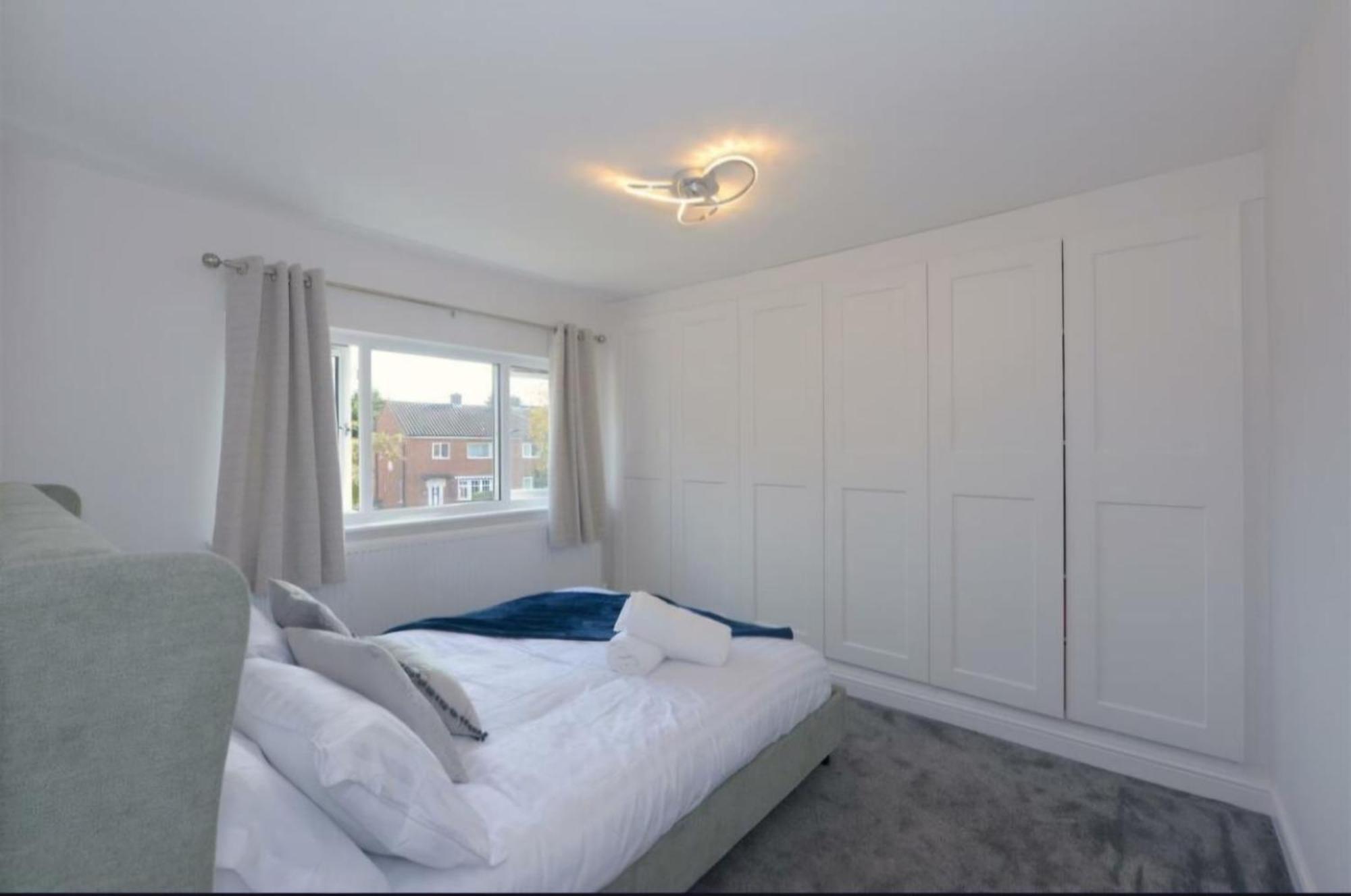 Modern 3 Bedroom Property With Free Driveway Parking By Shire Stays シュルーズベリー エクステリア 写真