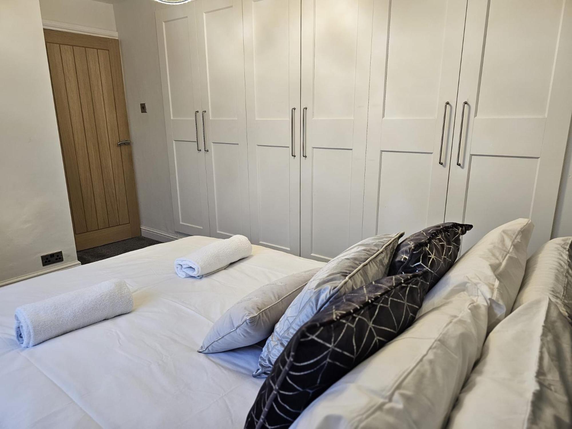 Modern 3 Bedroom Property With Free Driveway Parking By Shire Stays シュルーズベリー エクステリア 写真