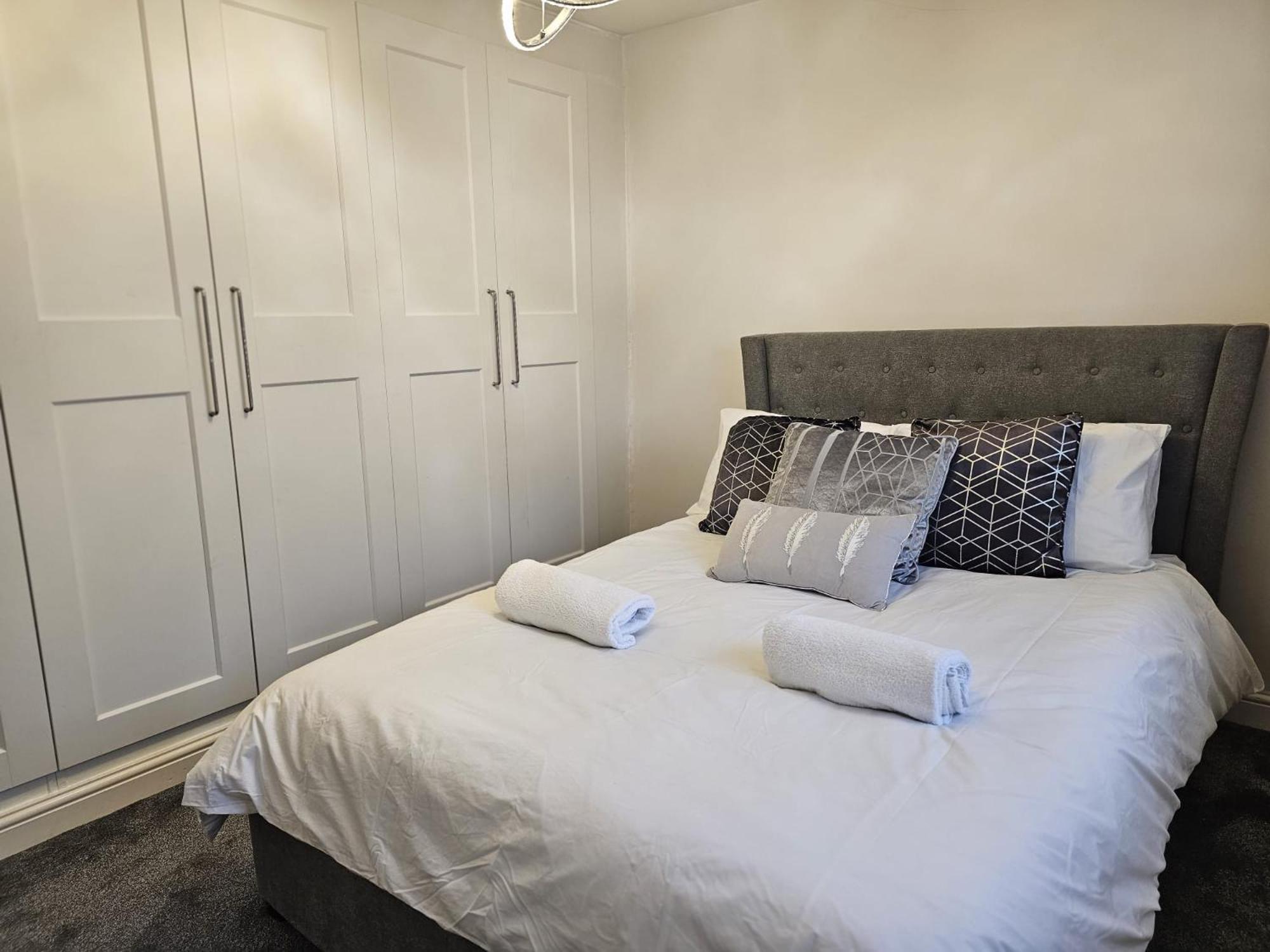 Modern 3 Bedroom Property With Free Driveway Parking By Shire Stays シュルーズベリー エクステリア 写真