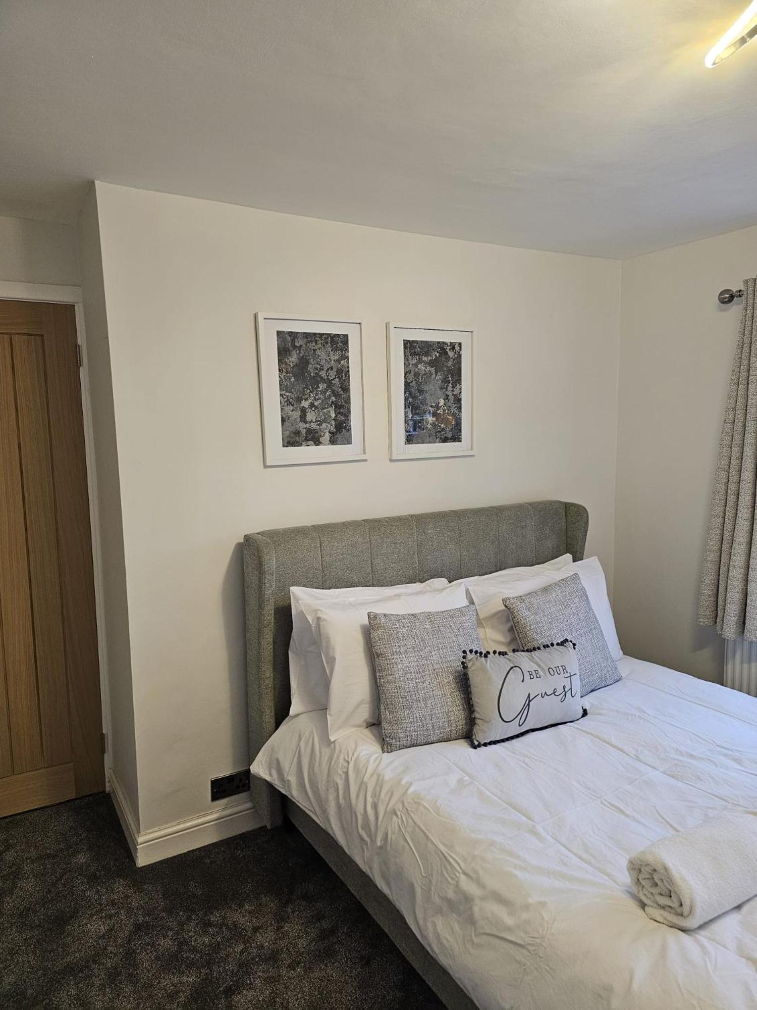 Modern 3 Bedroom Property With Free Driveway Parking By Shire Stays シュルーズベリー エクステリア 写真